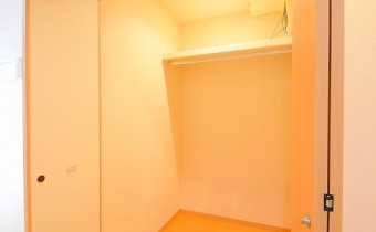 キッチン横クローゼット