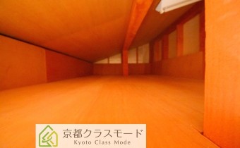 屋根裏収納