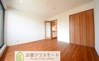 ウッディ調の綺麗なお部屋です♪