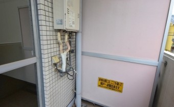 ベランダ洗濯機置場