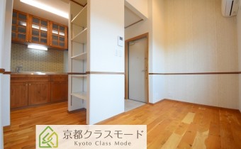 天井が高く「ウッディー調」なお洒落なお部屋です♪