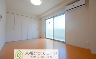 「壁一面クローゼット」の、明るいお部屋です♪