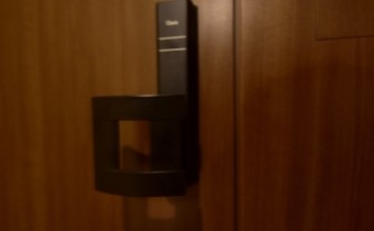 ダブルロックドア