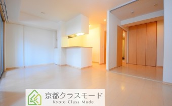 明るく広々12.9帖のLDK♪女性に人気のカウンターキッチンタイプ！