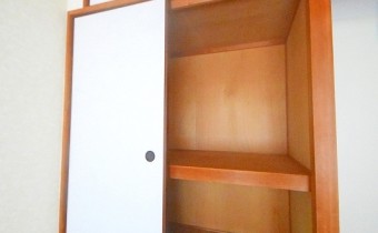 押入