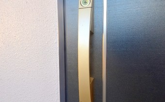 ダブルロックドア