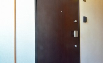 玄関ドア※同マンション別室の写真です