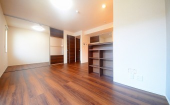 シックな雰囲気のお部屋です♪女性に人気のカウンターキッチンタイプ