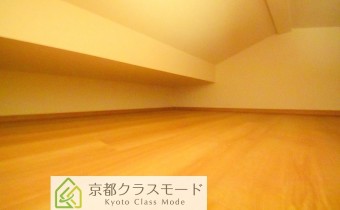 屋根裏収納スペース