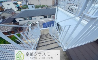 屋上からの階段