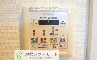 浴室乾燥機のコントローラー　※室内写真は同マンション内の別タイプのものです。参考にご覧ください。