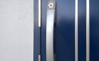 ダブルロックドア