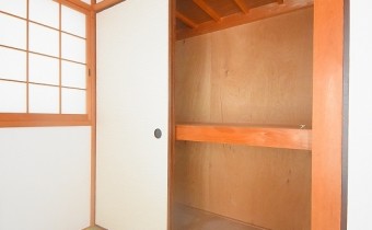 押入