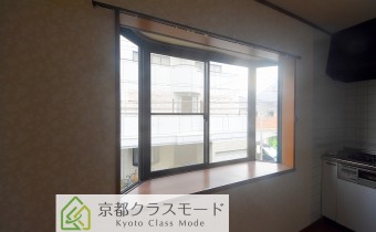 2階・3階にはお洒落な出窓があります♪