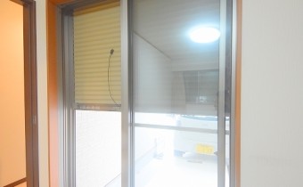 防犯シャッター付き