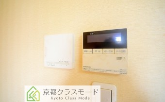 床暖房のコントローラー＆給湯パネル