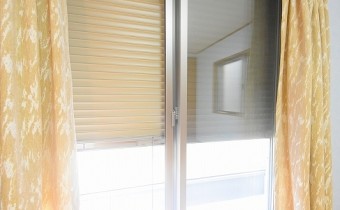 防犯シャッター付き