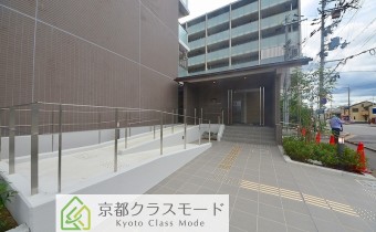 エントランス前