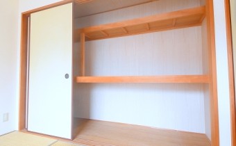 押入