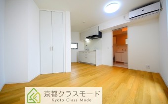 お洒落なフローリングが印象的な綺麗なお部屋です♪
