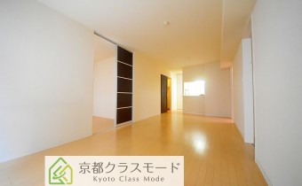 人気の「カウンターキッチン」タイプ♪リビングは広々15.2帖有り！