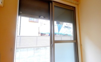 防犯シャッター付き