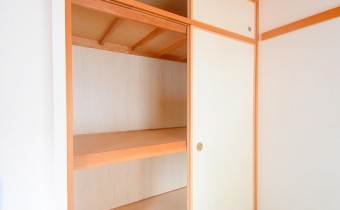 押入