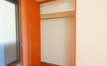押入