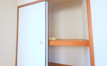 押入