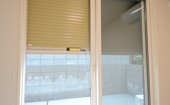防犯シャッター付き
