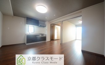 「可動式クローゼット付」の振分けタイプのお部屋です♪