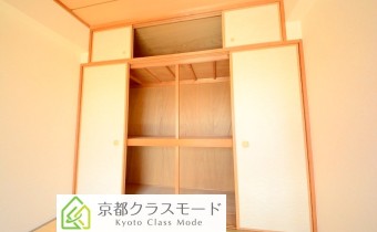 押入