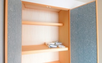 押入