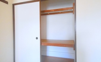 押入