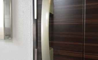 ダブルロックドア