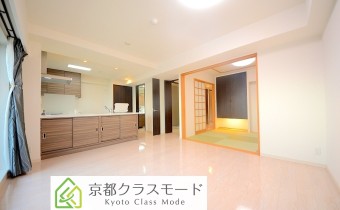 ワイドなカウンターキッチン♪快適な分譲マンションです。