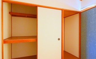 押入