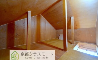 屋根裏収納