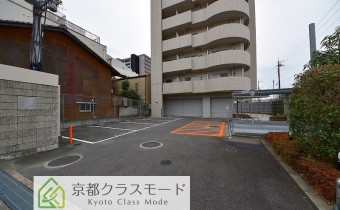 敷地内ガレージ