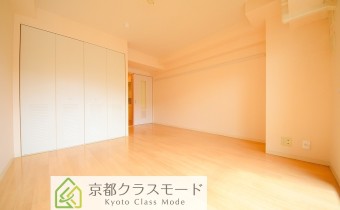 広々9.5帖の室内空間♪「南向き」で明るいです！