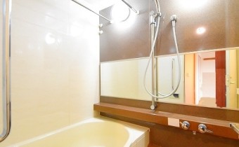 バスルーム　※室内写真は同マンション内の別タイプのものです。参考にご覧ください。