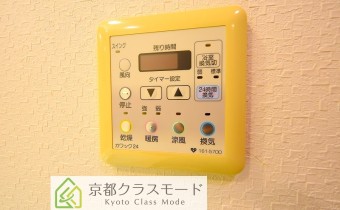 浴室乾燥機のコントローラー　※室内写真は同マンション内の別タイプのものです。参考にご覧ください。