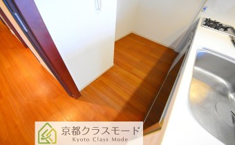 キッチンスペース　※室内写真は同マンション内の別タイプのものです。参考にご覧ください。