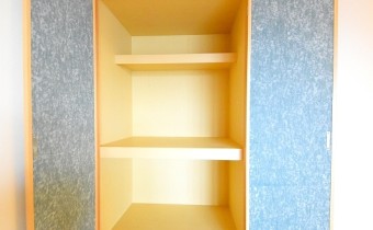 押入　※室内写真は同マンション内の別タイプのものです。参考にご覧ください。