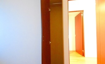 クローゼット　※室内写真は同マンション内の別タイプのものです。参考にご覧ください。