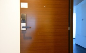 玄関ドア※同マンション反転タイプの写真です