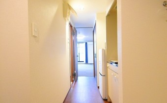 廊下＆キッチンスペース※同マンション反転タイプの写真です