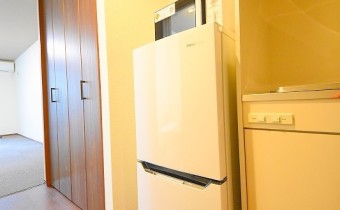 冷蔵庫置場（冷蔵庫は残置物です）※同マンション反転タイプの写真です