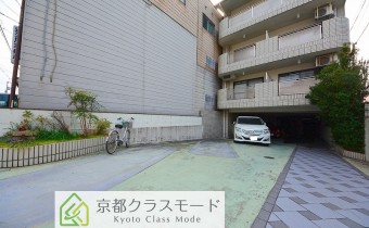 敷地内ガレージ