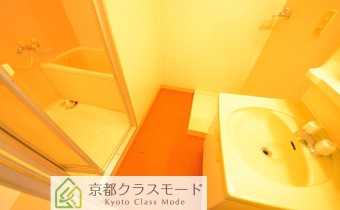 脱衣スペース※同マンション別タイプの写真です